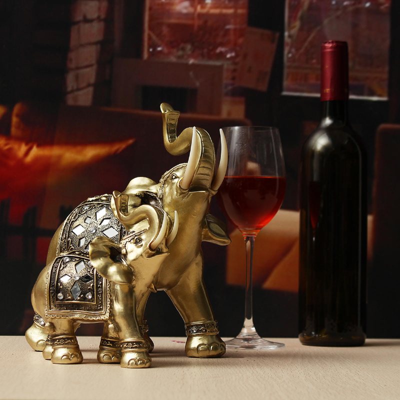 Lucky Charm Fengshui Mascot Golden Elephant Resin Mini Staty Hem Skrivbord Ornament Presenter Hemdekorationer