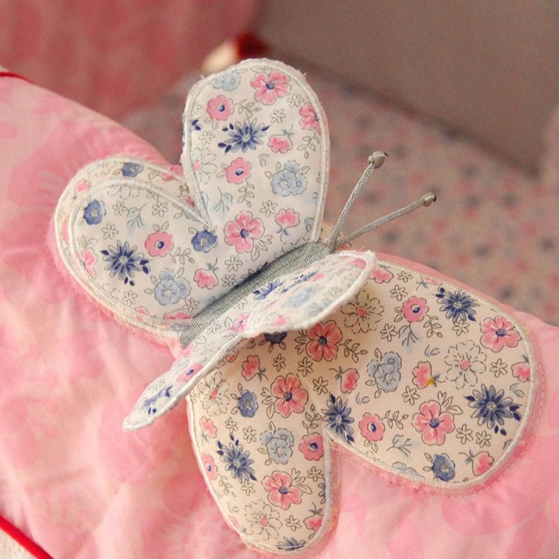 Butterfly Floral Spjälsäng Sängkläder För Flickor Med Stötfångare Shabby Babysängkläder Chic Rosa Ideal 7 Delar