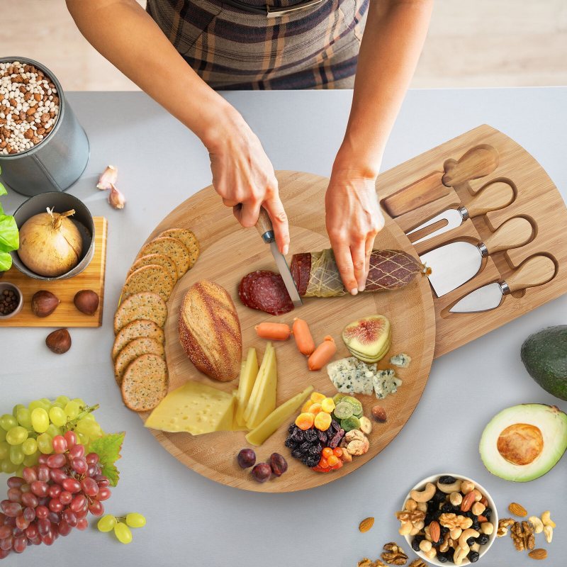 Ostskärbräda Och Serveringsfat För Ost Bambubricka Och Knivset Ingår 4 Stålkniv Fyrdelad Osttallrik För Att Underhålla Kött Vin Och Ost