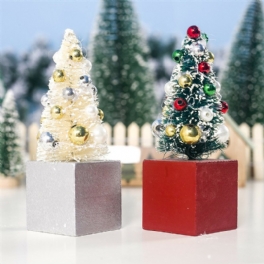 2st Mini Christmas Tree Mall Hemmakontorsdekorationer Trädprydnad Kreativa Presenter Trädhantverk Barnleksaker