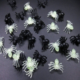 Svart/vit Lysande Spider Halloween Mini Plast Skämt Födelsedagsleksaker Realistisk Liten Diy-dekoration